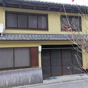 ヴィラ 京都二条城近く京町屋120年の歴史に泊まる